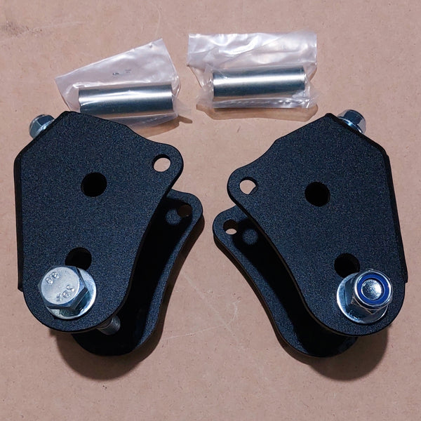 R31 Sedan Traction Brackets