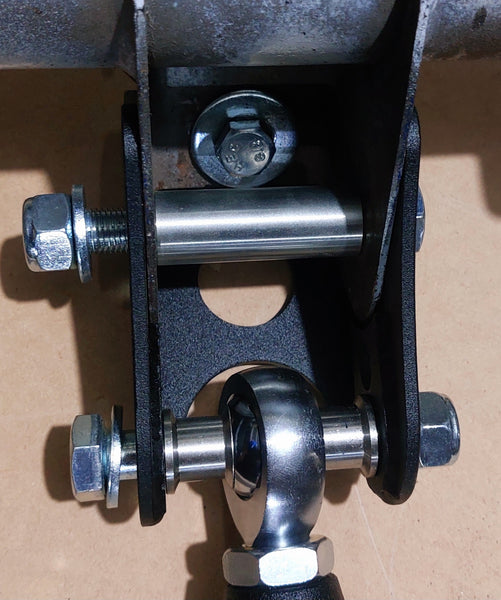 R31 Sedan Traction Brackets