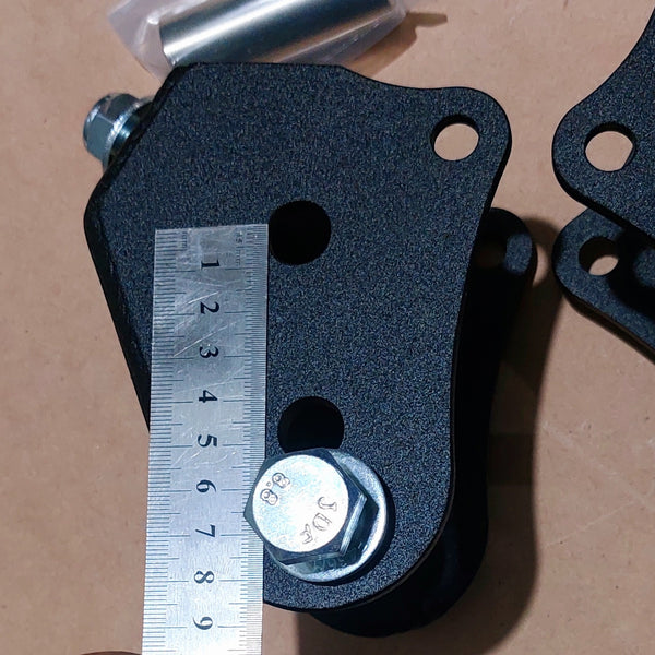 R31 Sedan Traction Brackets