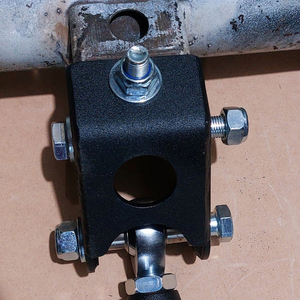 R31 Sedan Traction Brackets